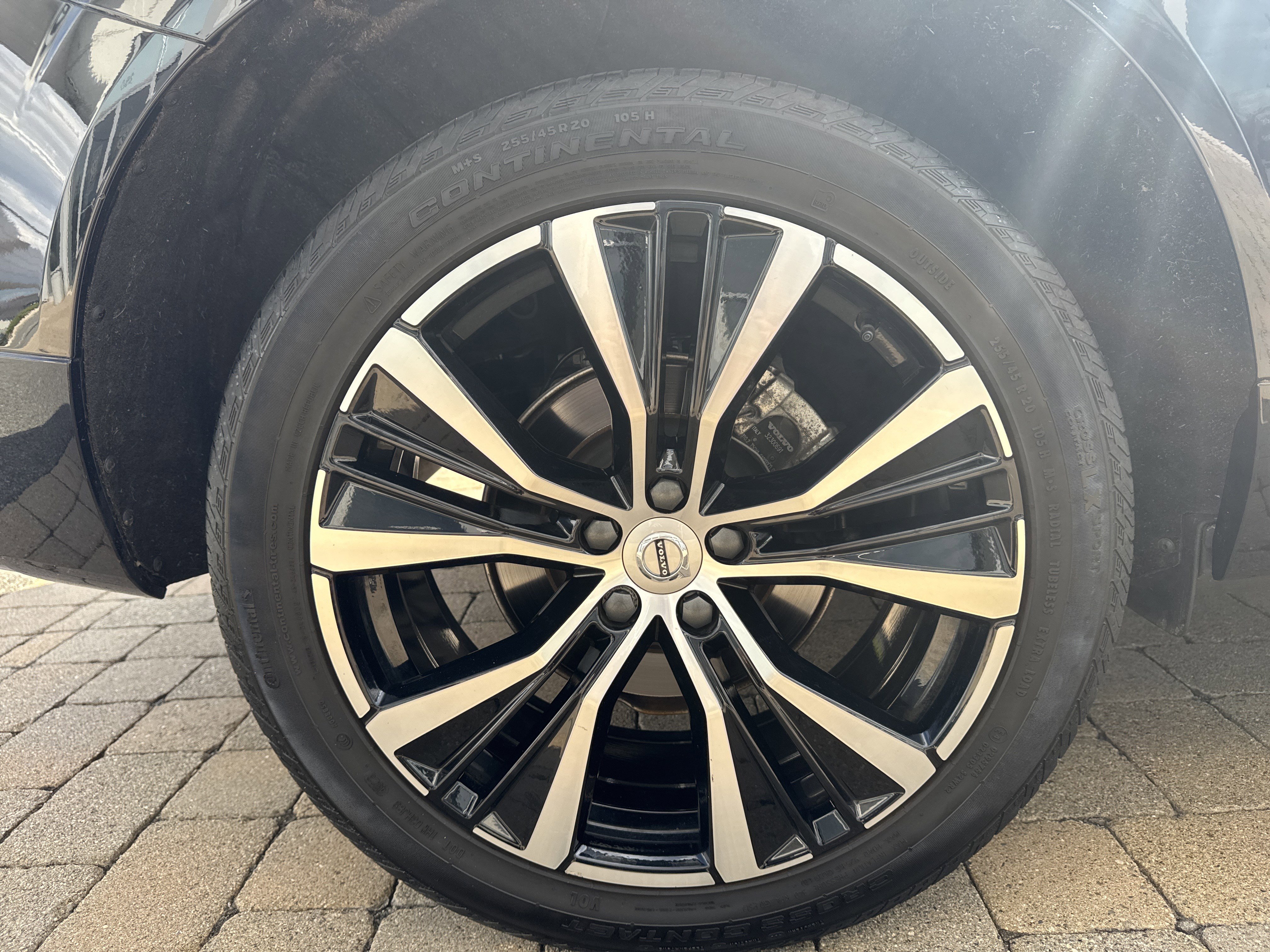 Used 2024 Volvo XC60 B5 Plus w/ Protection Package Premier image 11