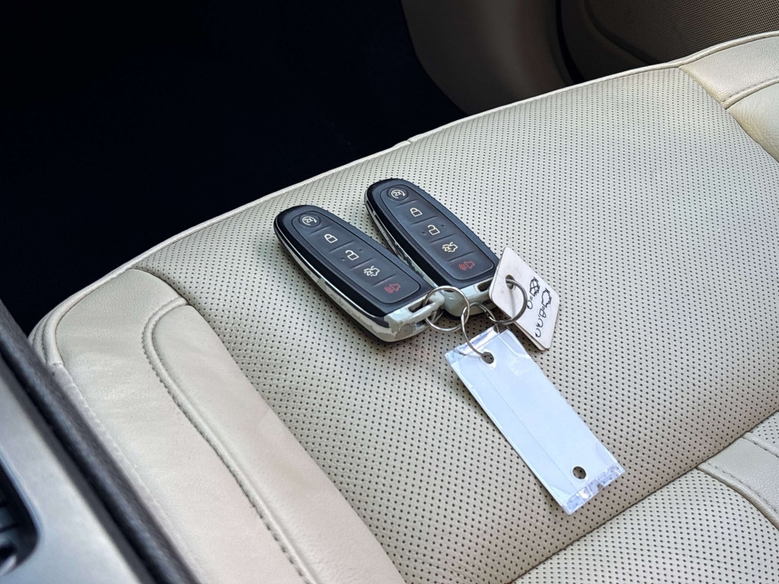 Used 2013 Lincoln MKS FWD image 23