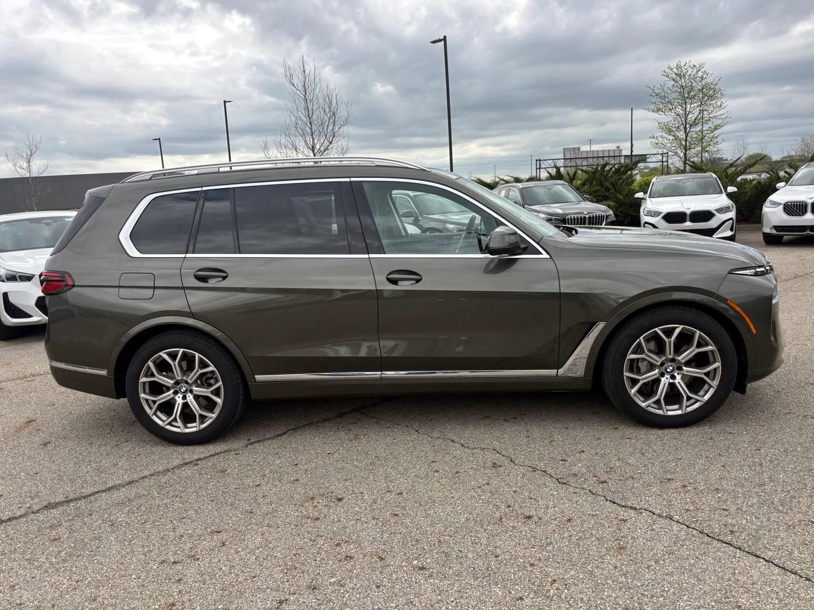 Used 2026 BMW X7 xDrive40i w/ Premium Package AWD/4WD image 4