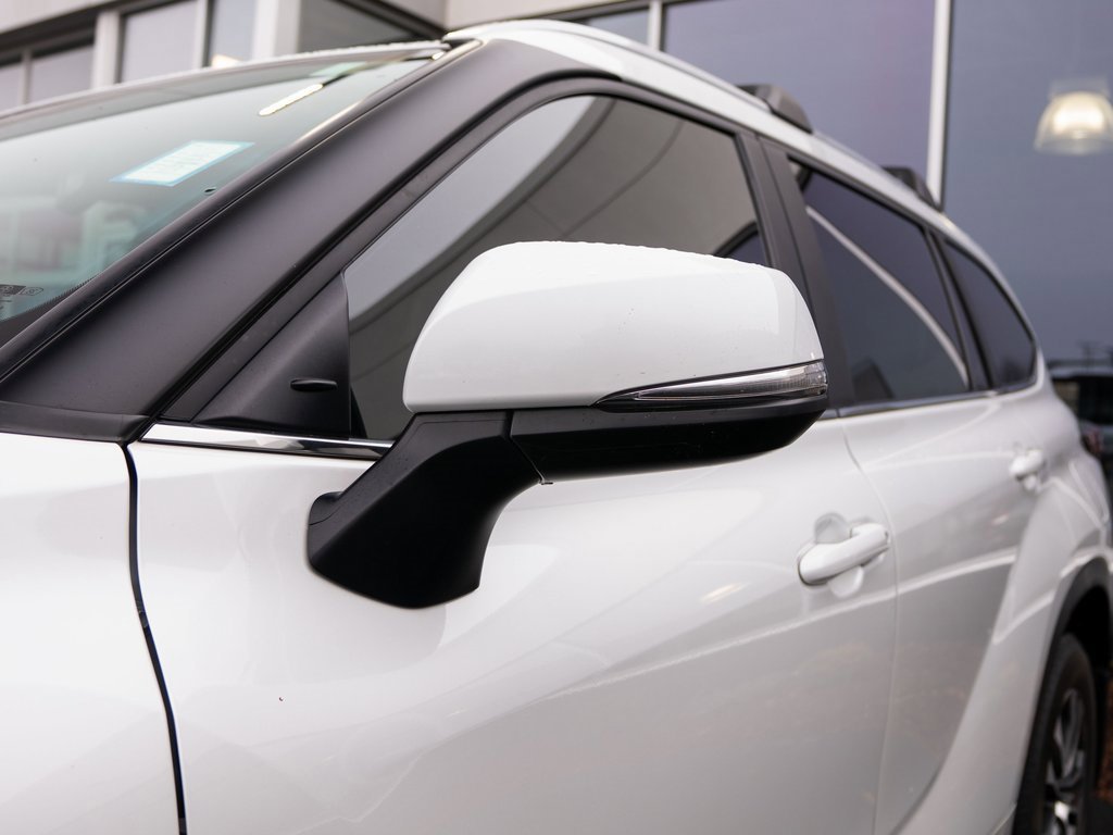 Used 2023 Toyota Highlander XLE image 8