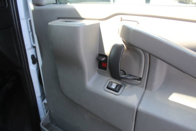 Used 2017 Chevrolet Express 3500 RWD image 16