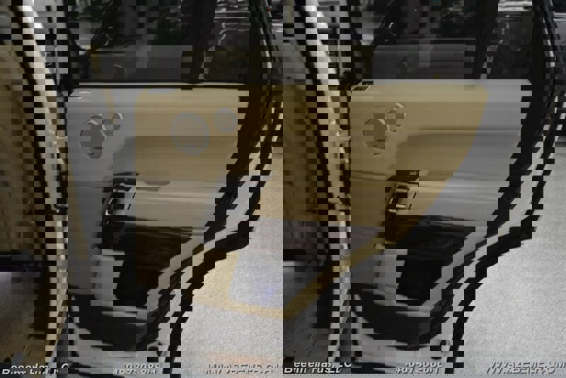 Used 2017 Land Rover Range Rover HSE image 40