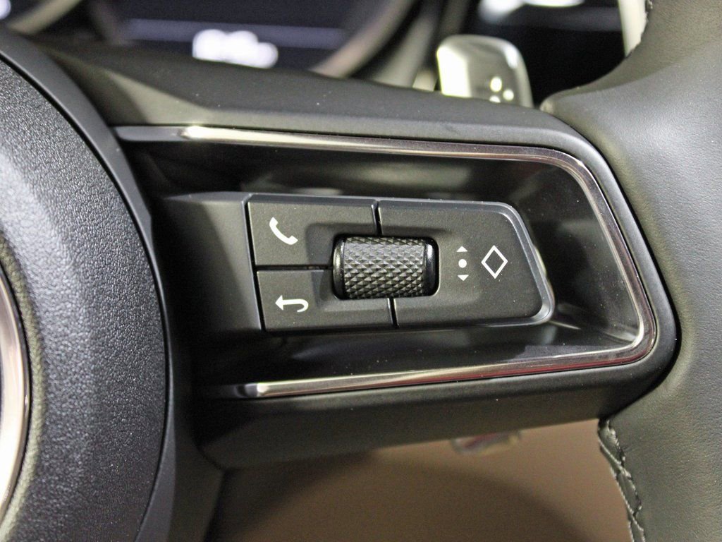 Certified 2025 Porsche Macan image 23