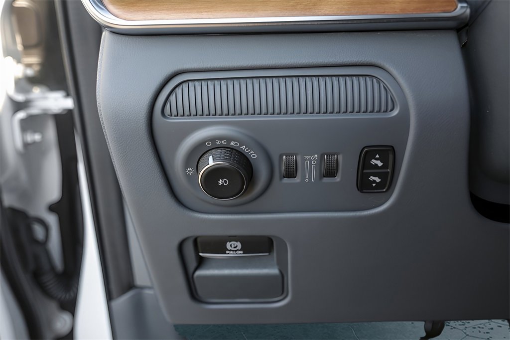 Used 2024 Jeep Grand Wagoneer Series III image 18