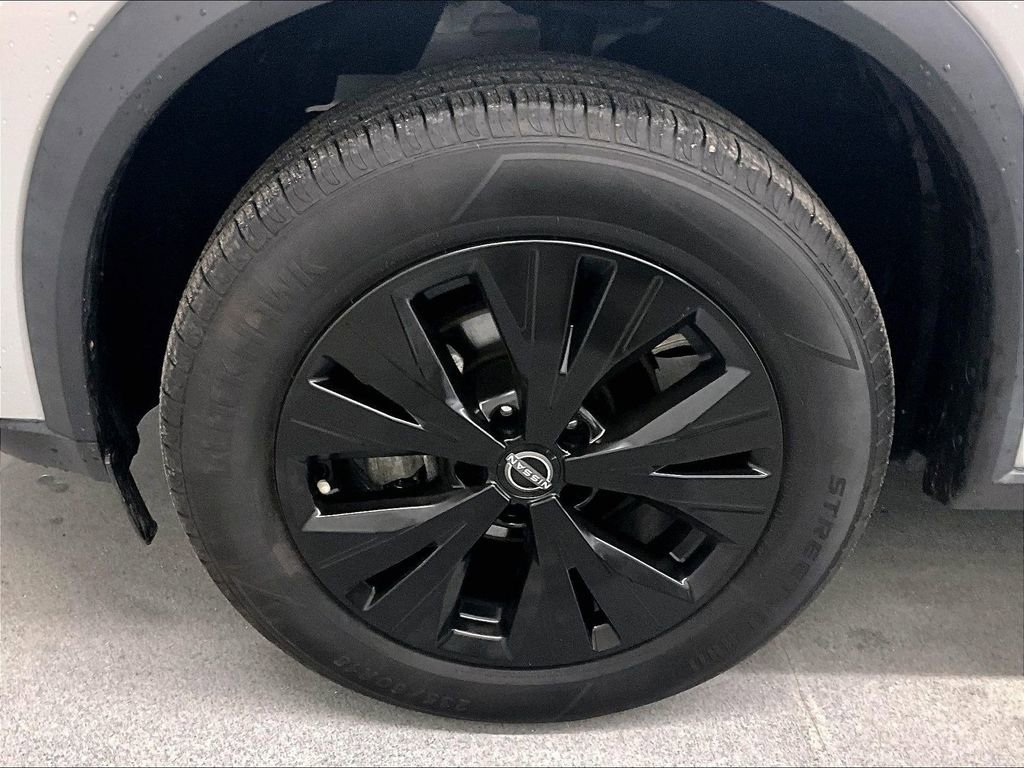 Used 2023 Nissan Rogue SV image 7