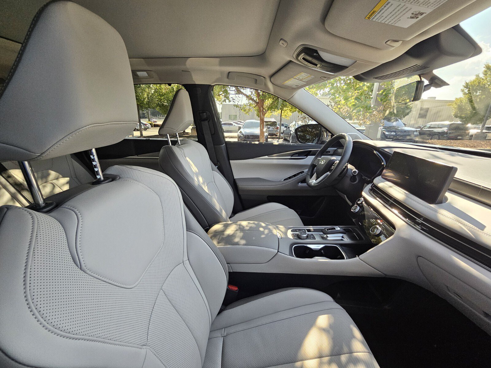Used 2026 INFINITI QX60 Luxe w/ Cargo Package FWD image 9