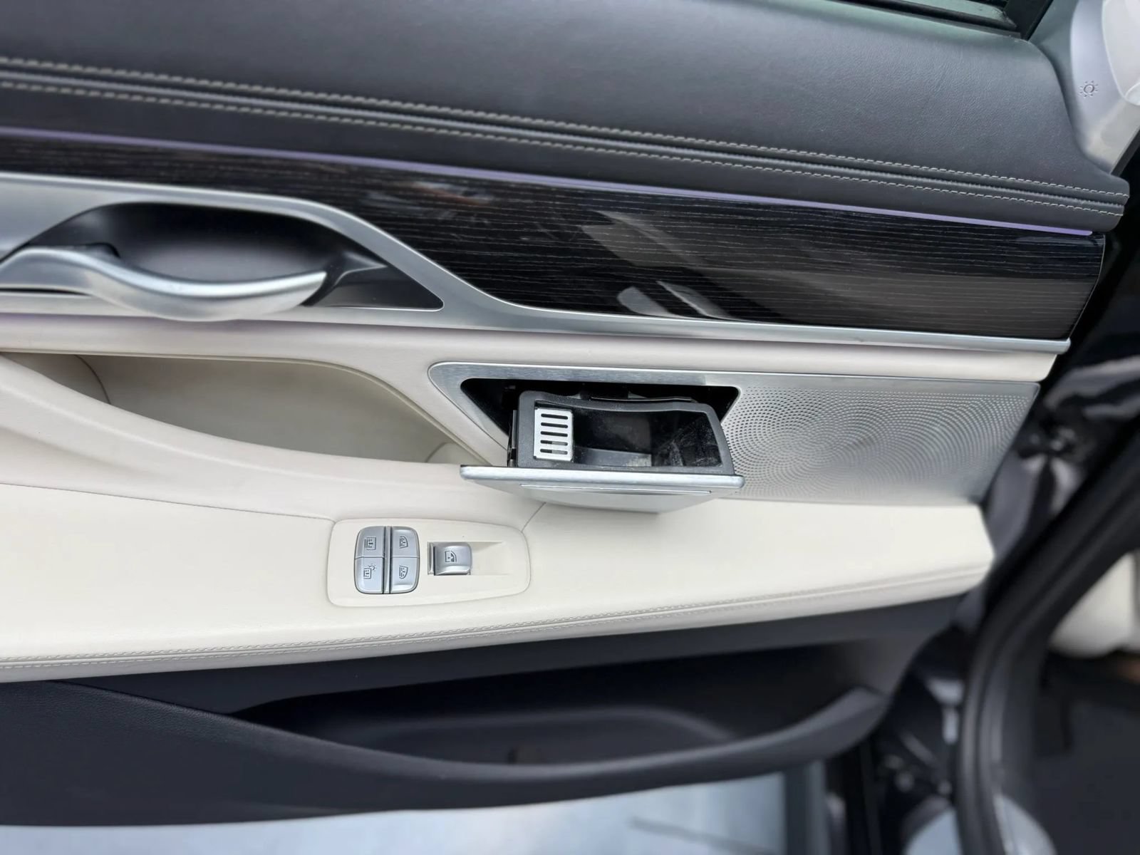 Used 2019 BMW 750i xDrive w/ Executive Package AWD/4WD image 39