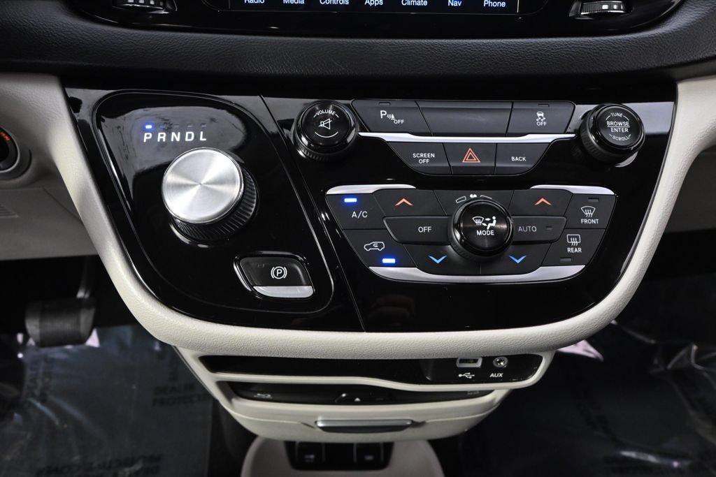 Used 2017 Chrysler Pacifica Touring-L Plus FWD image 32