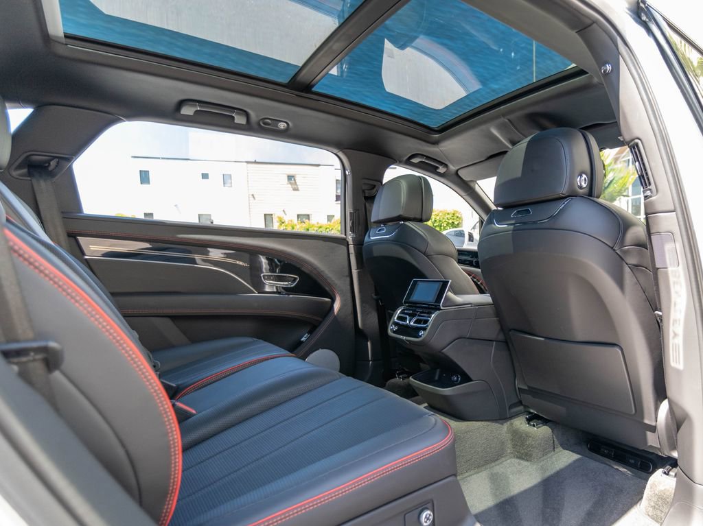 Used 2023 Bentley Bentayga Extended Wheelbase AWD/4WD image 25