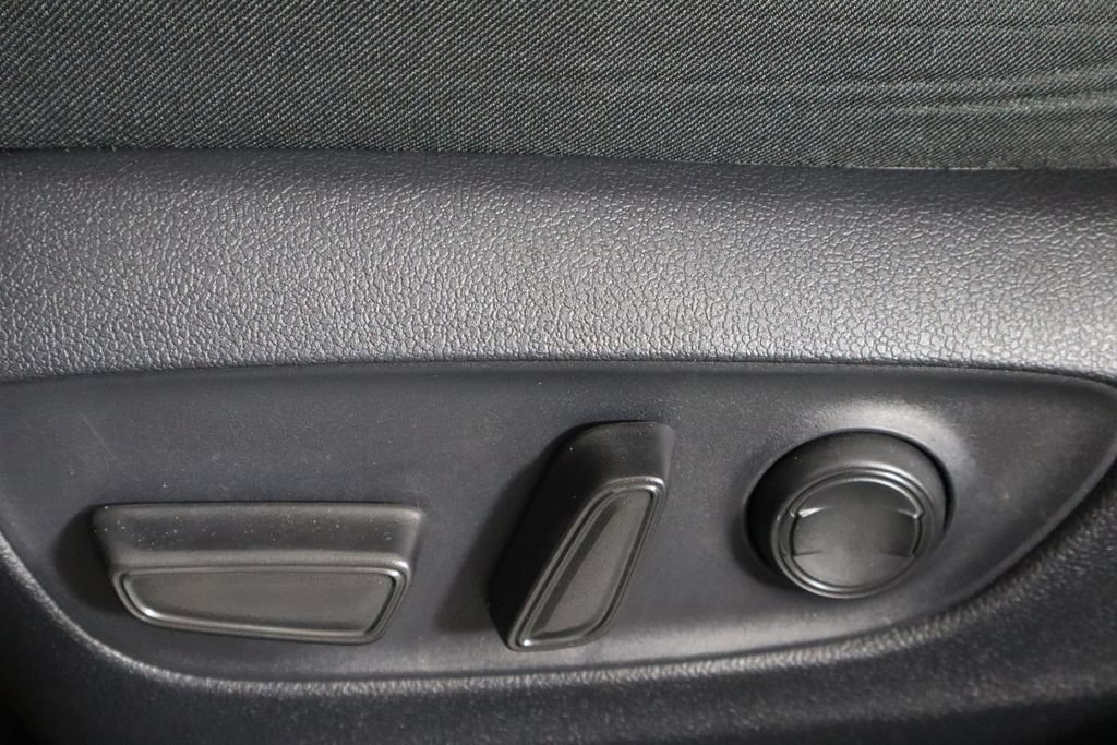 Used 2025 Toyota RAV4 XLE FWD image 23