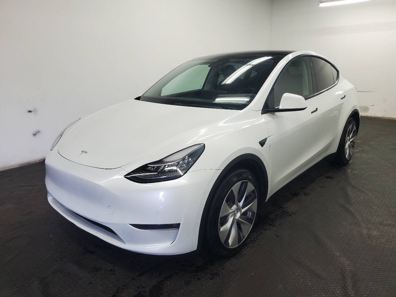 Used 2021 Tesla Model Y Long Range AWD/4WD image 1