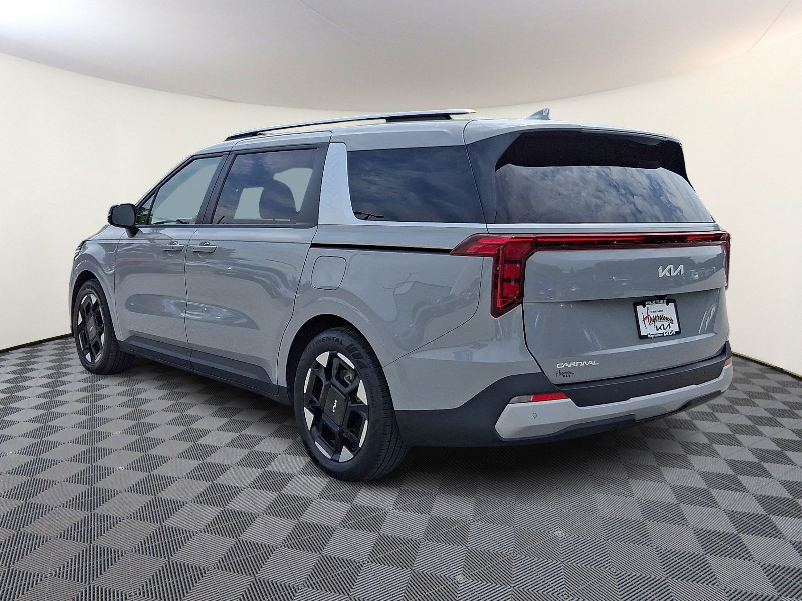 Certified 2025 Kia Carnival EX FWD image 4