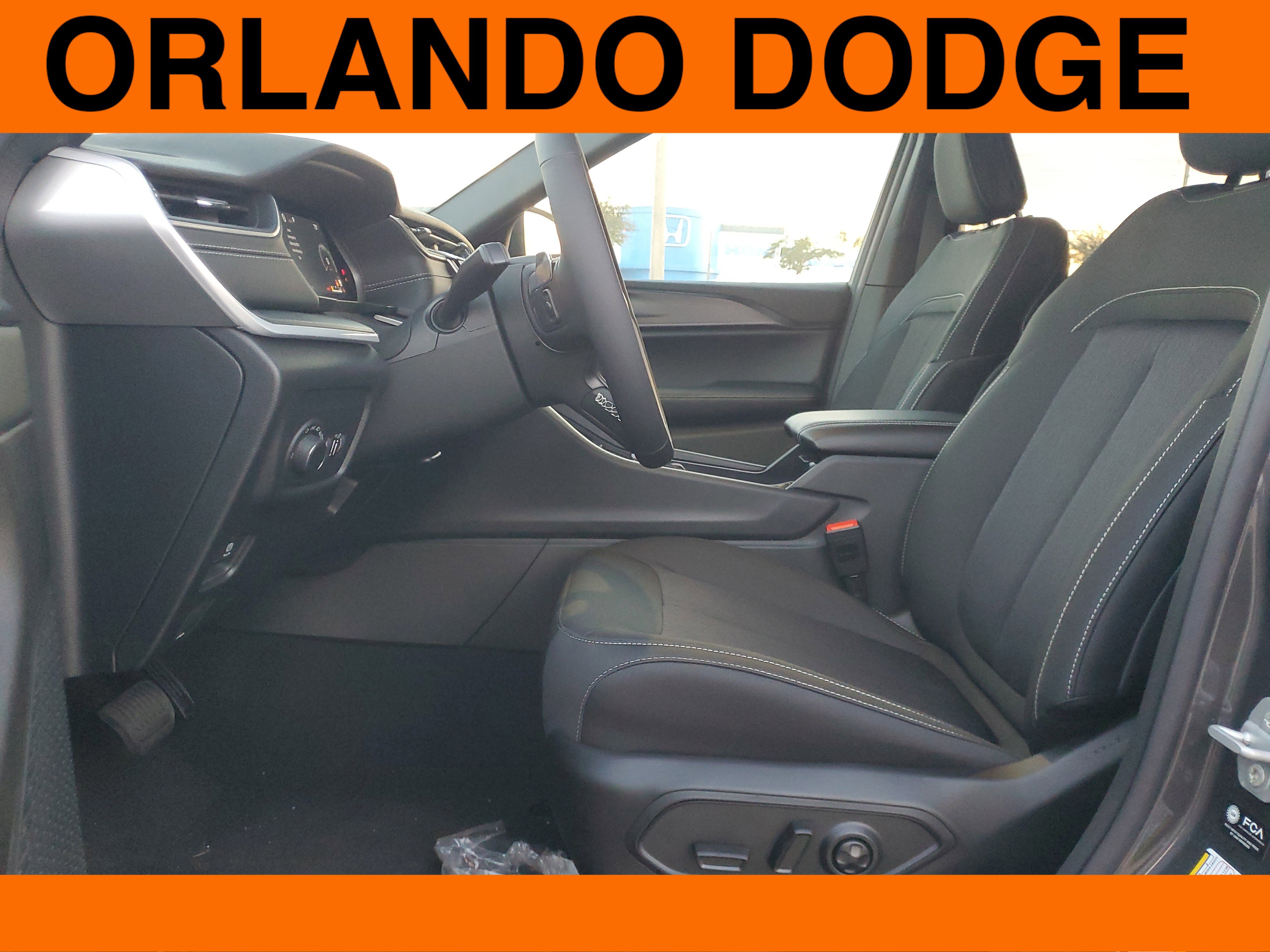 New 2025 Jeep Grand Cherokee Laredo X image 11