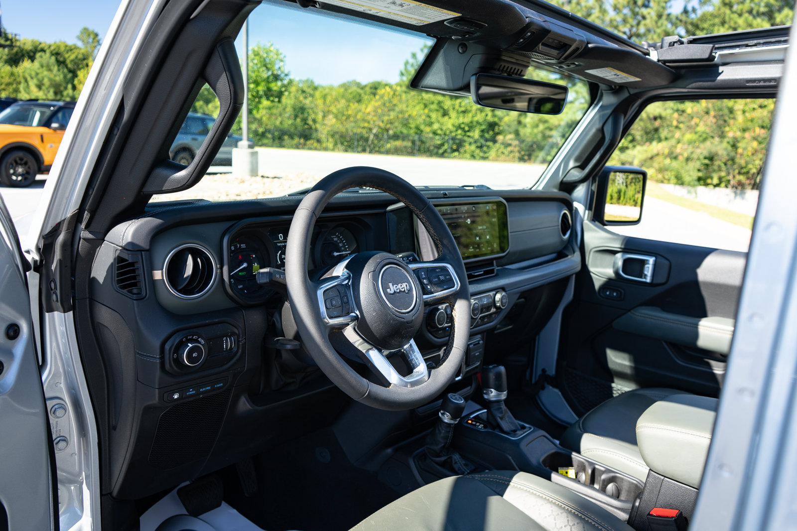 Used 2024 Jeep Wrangler High Altitude AWD/4WD image 13