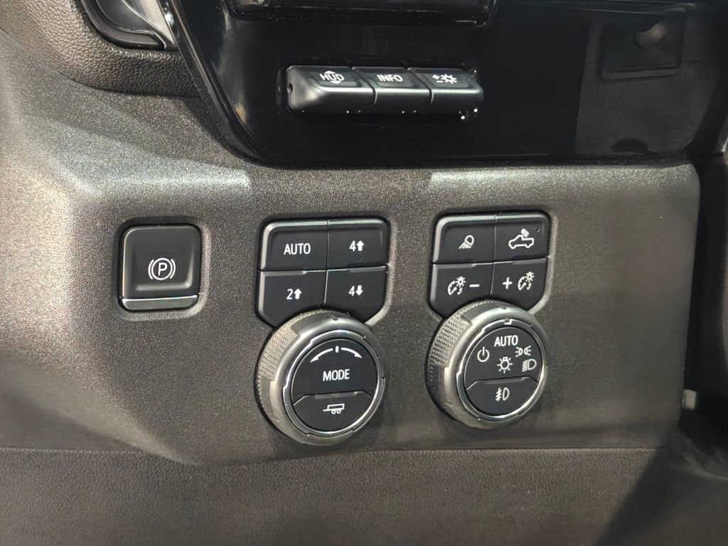 Used 2022 Chevrolet Silverado 1500 ZR2 w/ Technology Package image 11