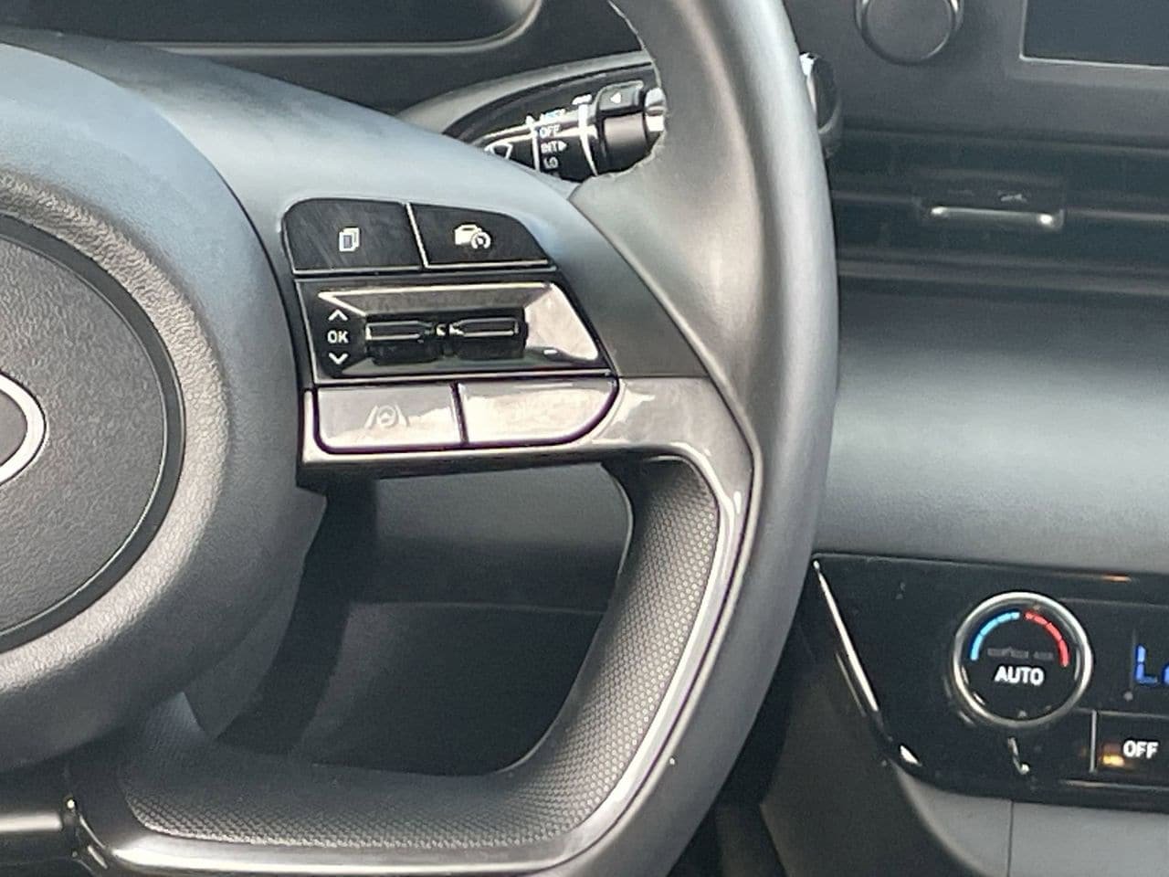 Certified 2025 Hyundai Elantra Sport image 23