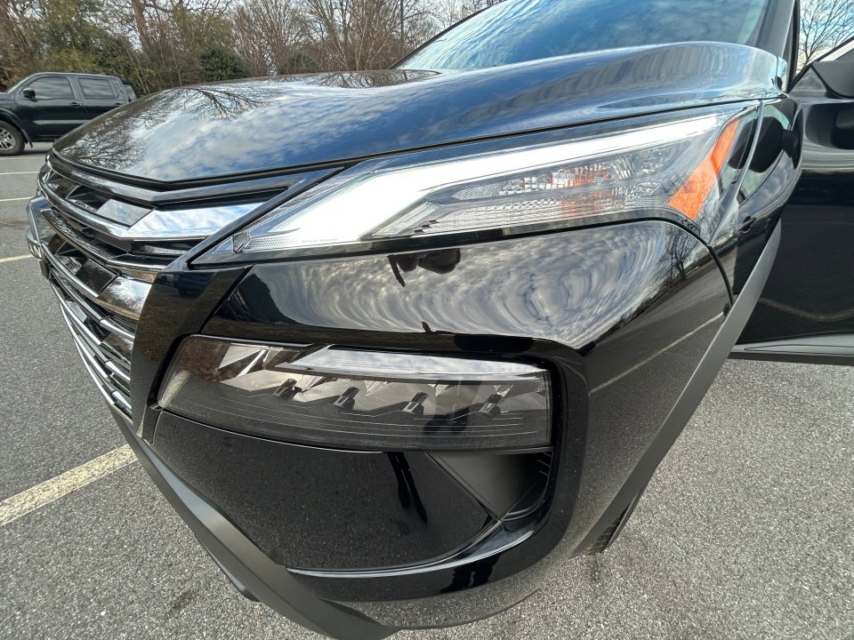 Used 2025 Nissan Rogue S image 26