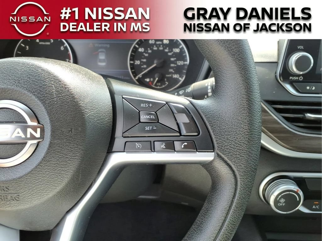 Used 2025 Nissan Altima 2.5 SV FWD image 14