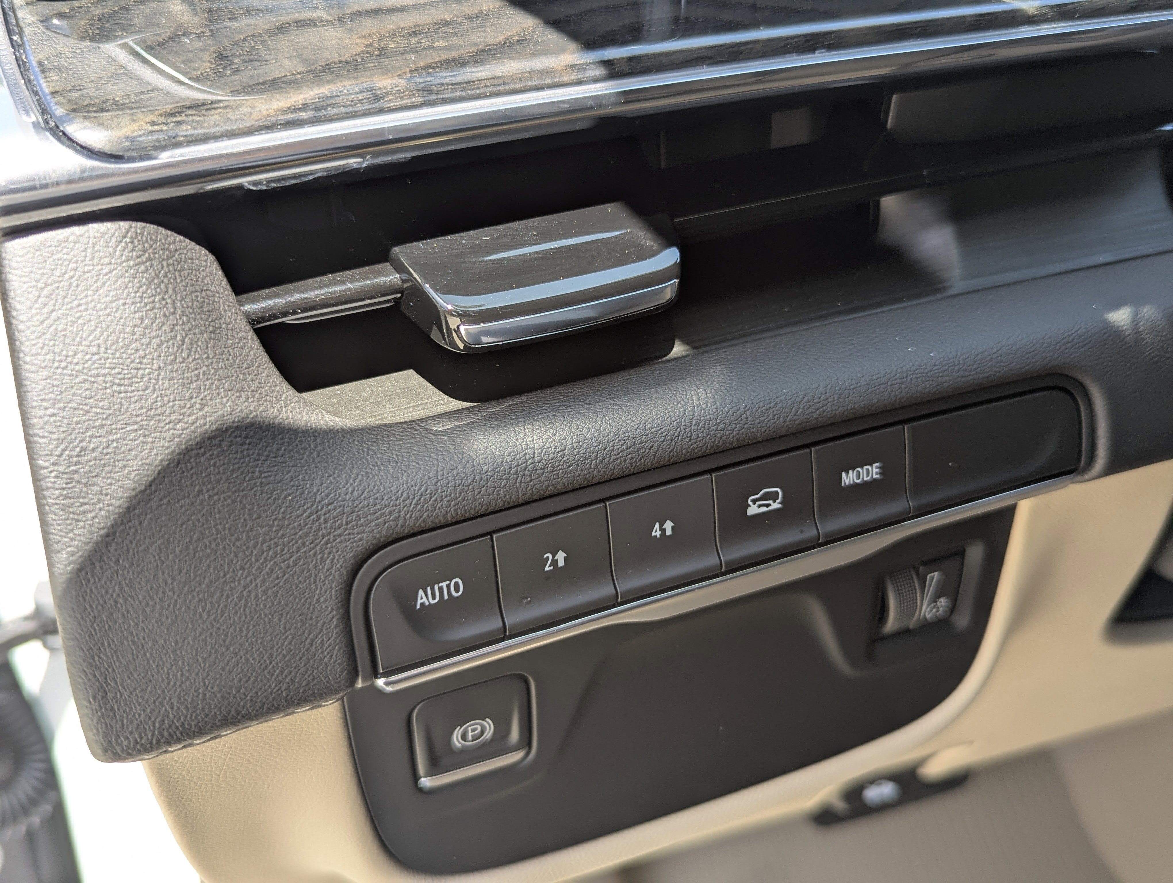 Certified 2024 Cadillac Escalade Premium Luxury w/ LPO, Floor Liner Package AWD/4WD image 19