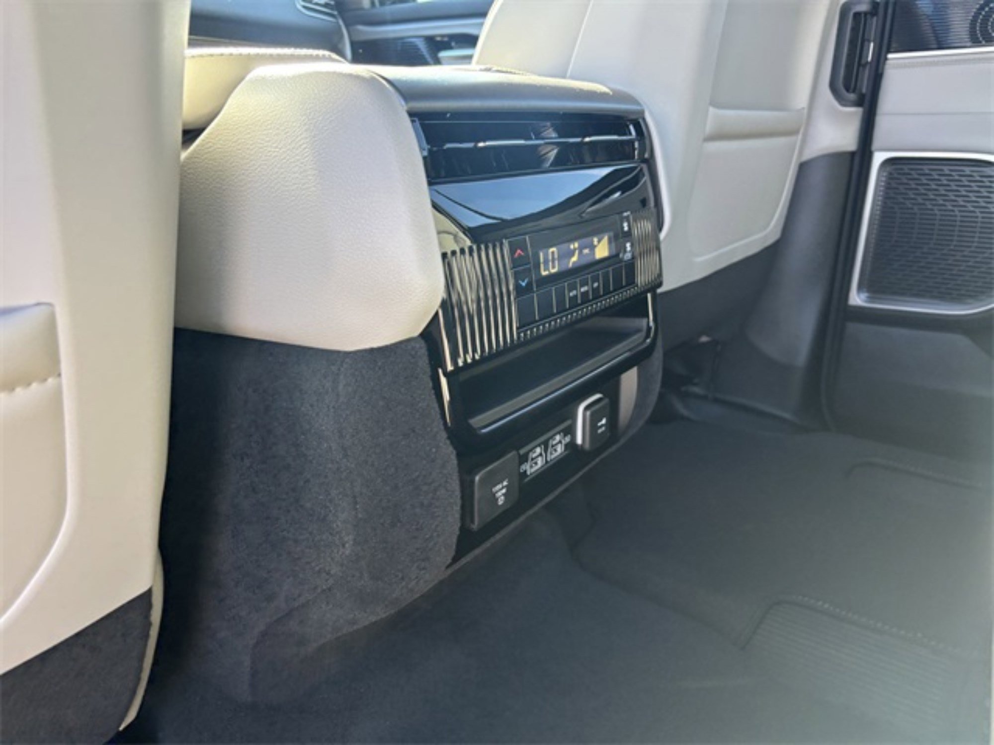 New 2025 Jeep Wagoneer L 2WD image 25