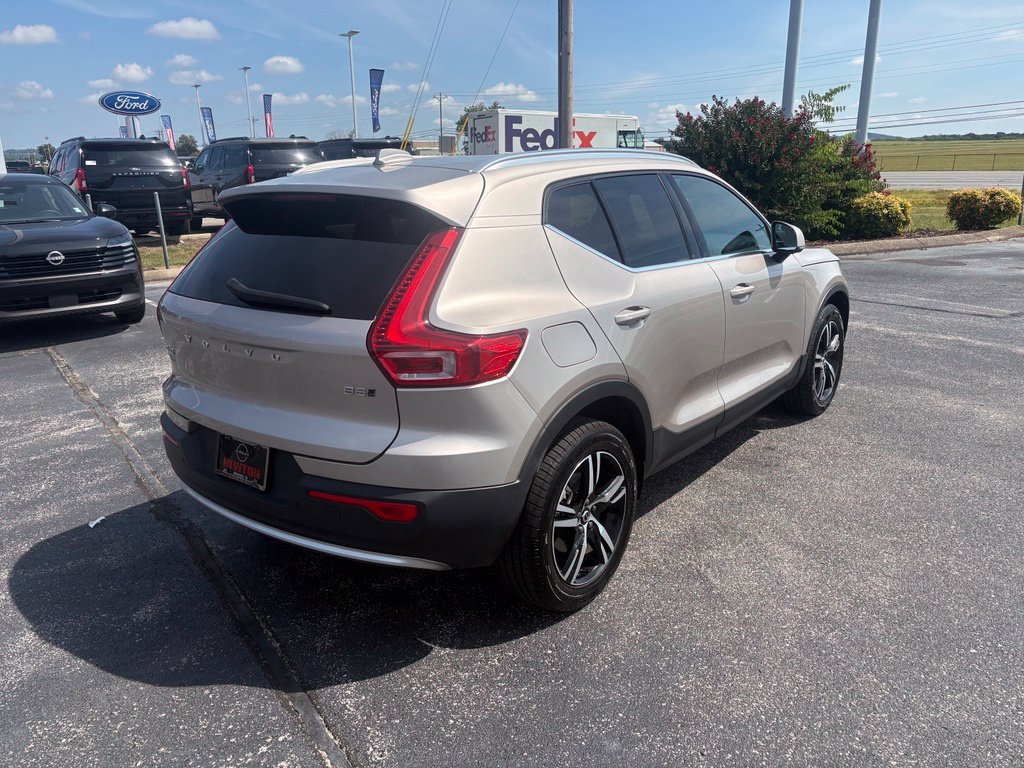 Used 2024 Volvo XC40 B5 Core AWD/4WD image 4