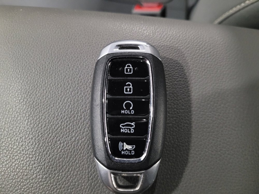 Used 2023 Hyundai Elantra SEL w/ Preferred Accessory Package image 32