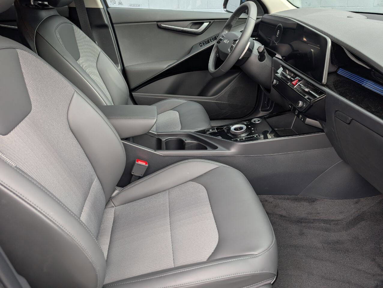 Used 2025 Kia Niro Wind image 8