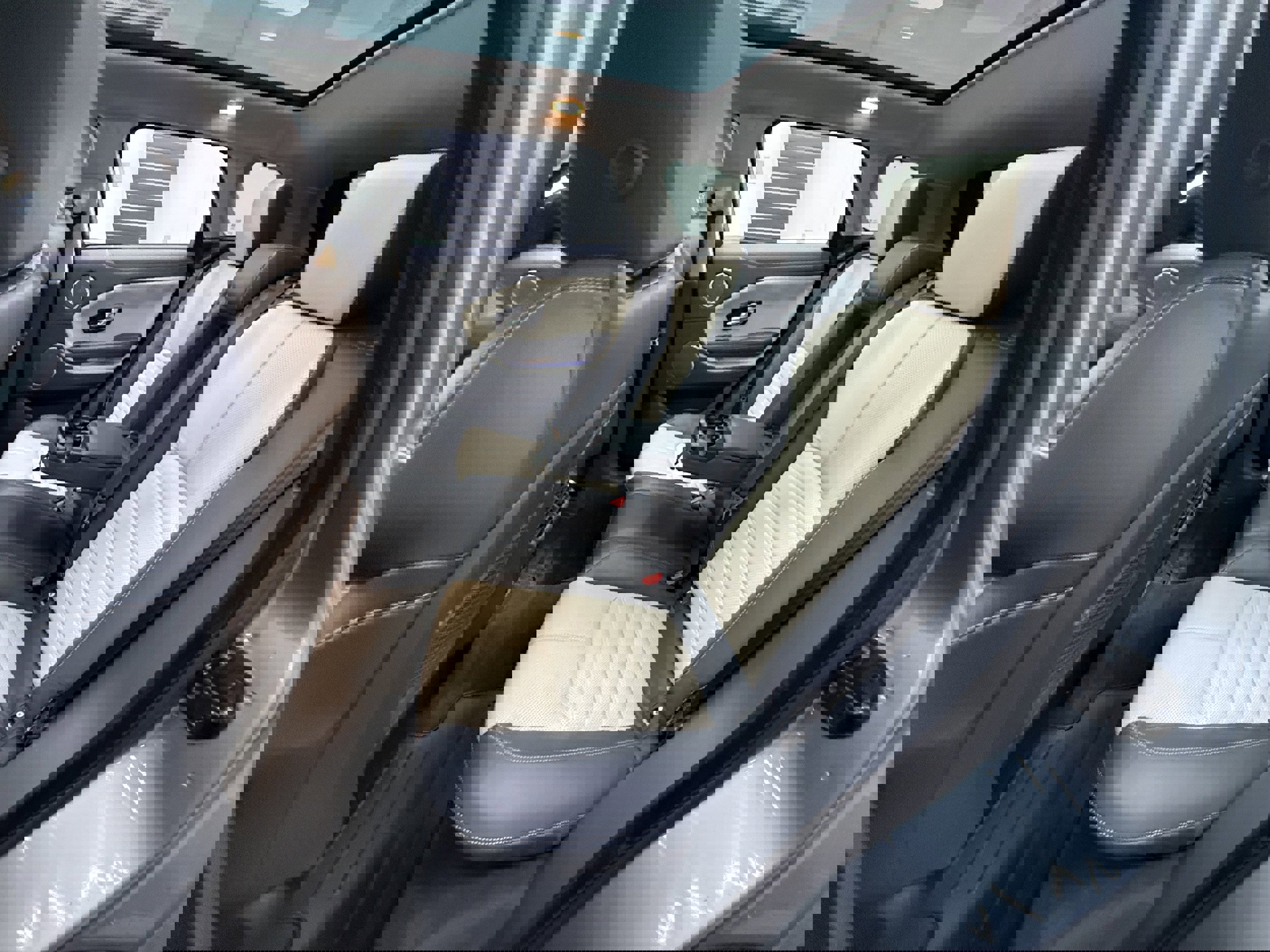 Used 2016 Land Rover Range Rover Evoque HSE Dynamic image 24