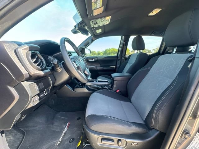 Used 2020 Toyota Tacoma TRD Off-Road AWD/4WD image 2