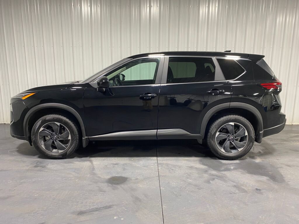 Used 2024 Nissan Rogue SV image 4