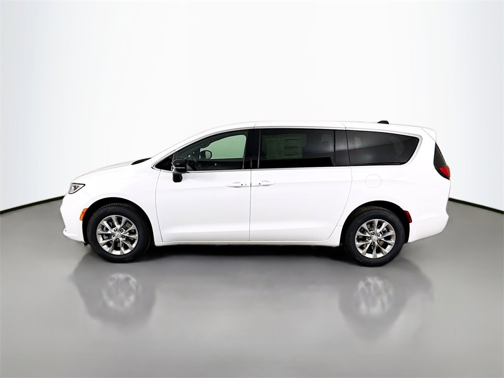 New 2026 Chrysler Pacifica Select image 4