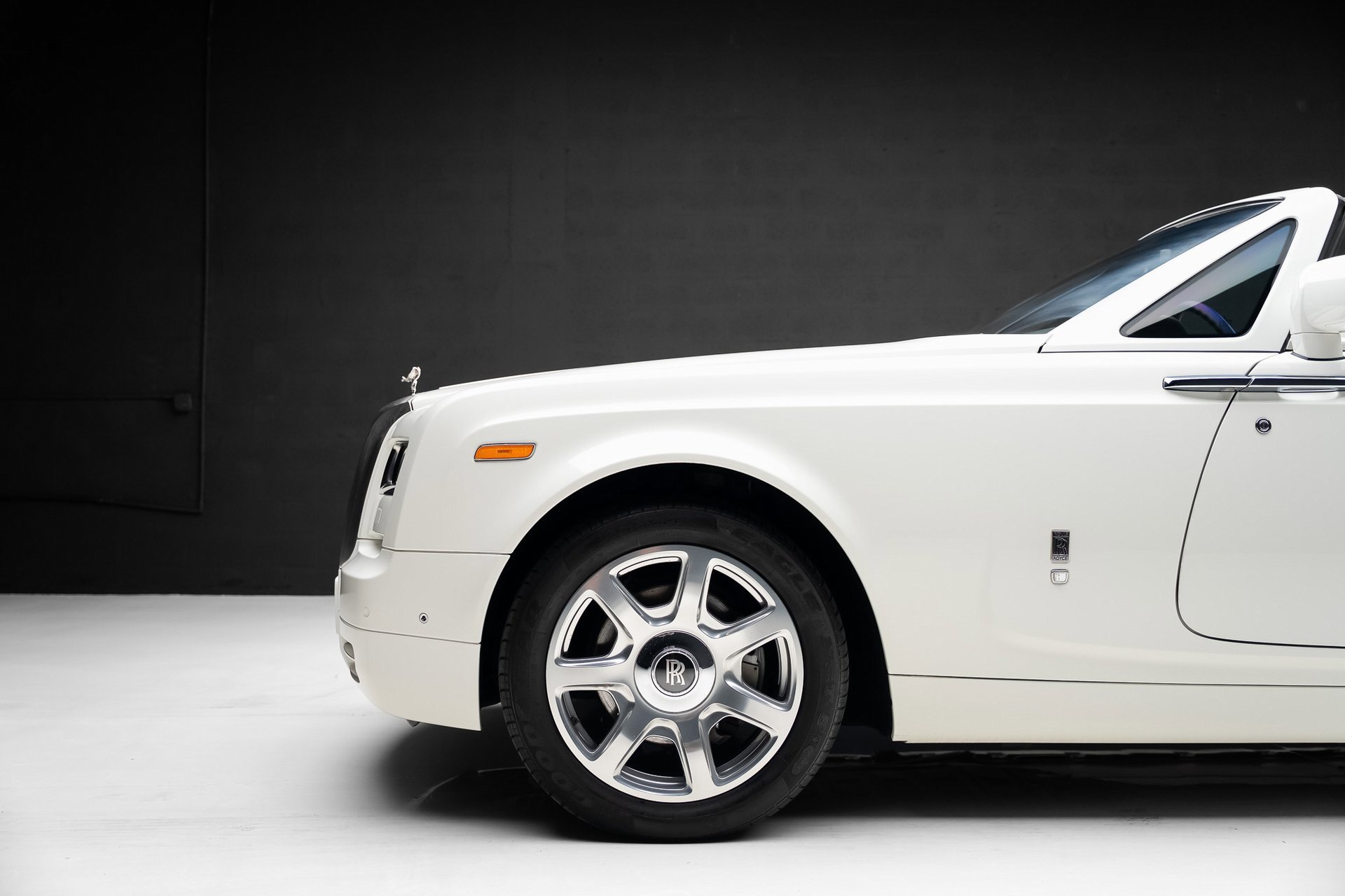 Used 2013 Rolls-Royce Phantom Drophead Coupe image 21