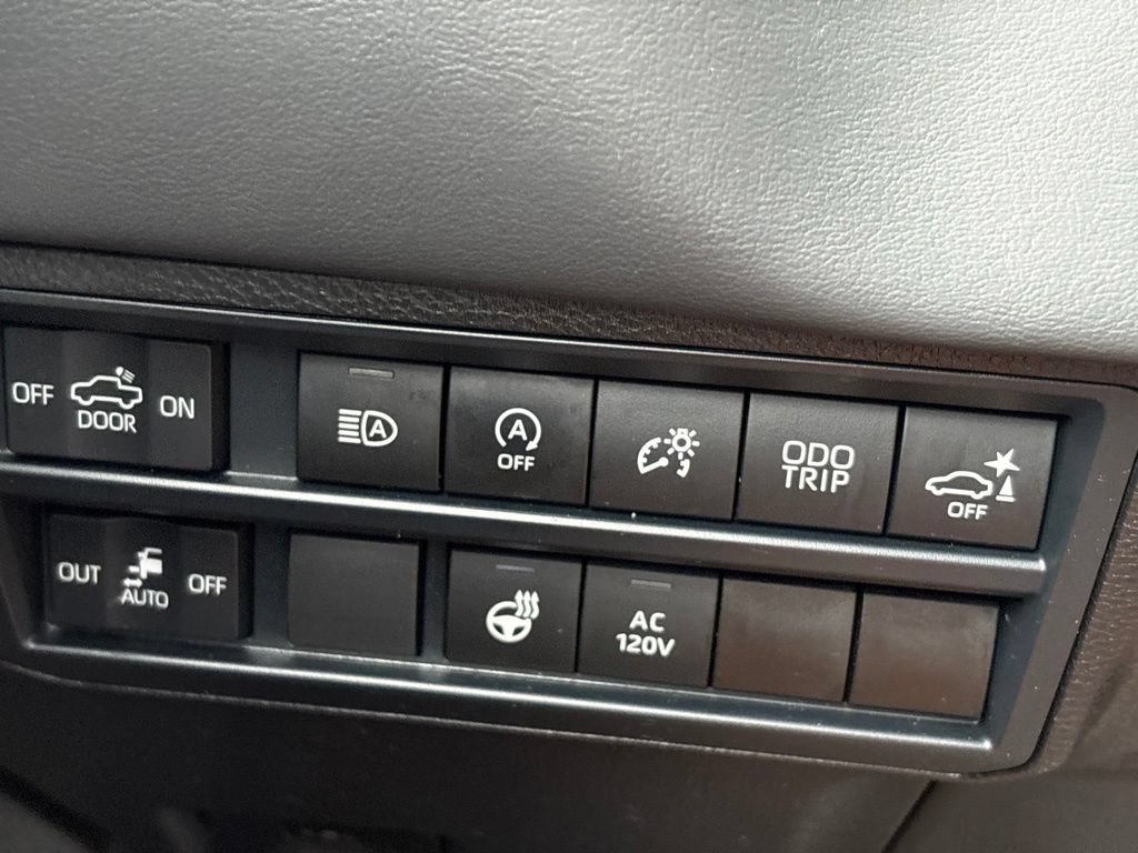 Used 2025 Toyota Tundra Platinum AWD/4WD image 25