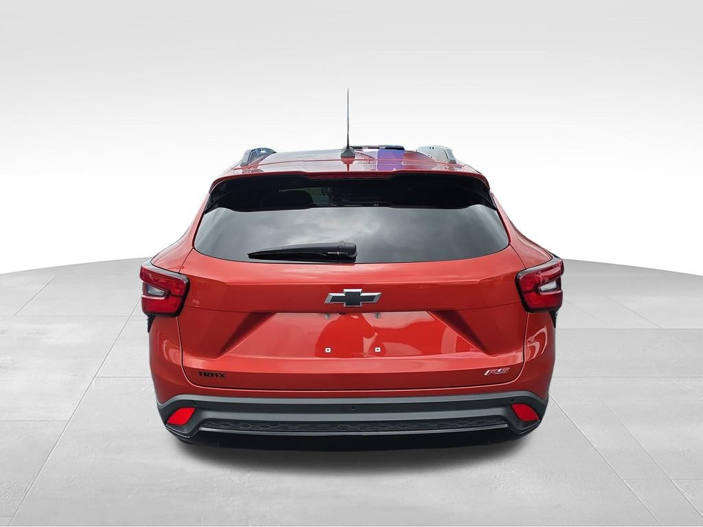 Used 2024 Chevrolet Trax RS w/ Sunroof Package FWD image 6
