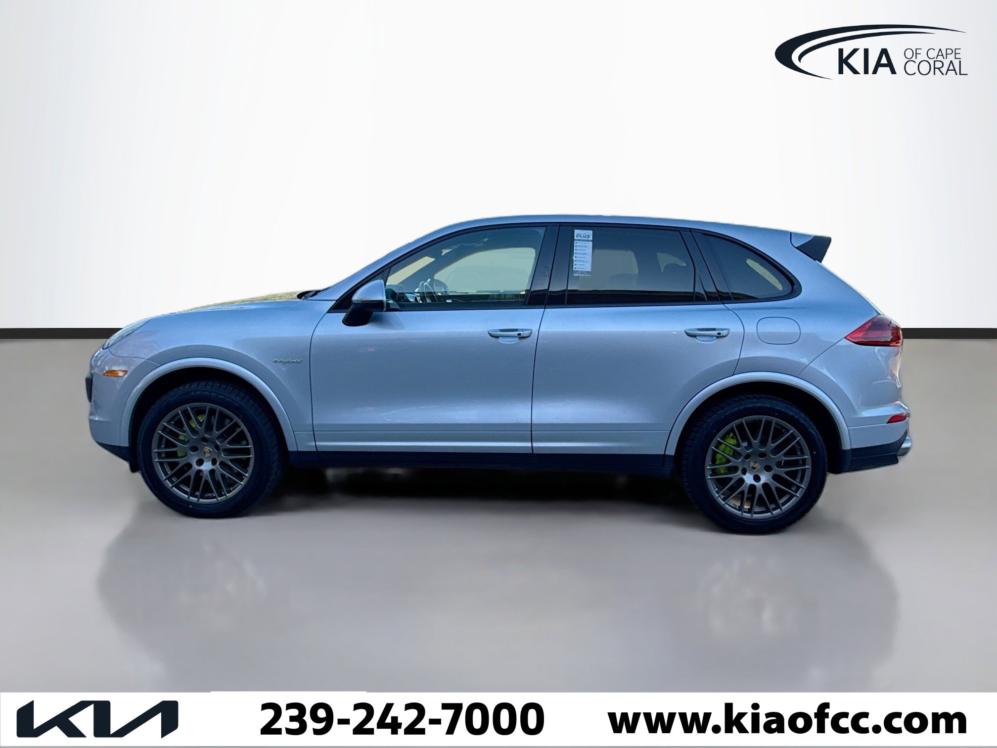 Used 2017 Porsche Cayenne S image 2
