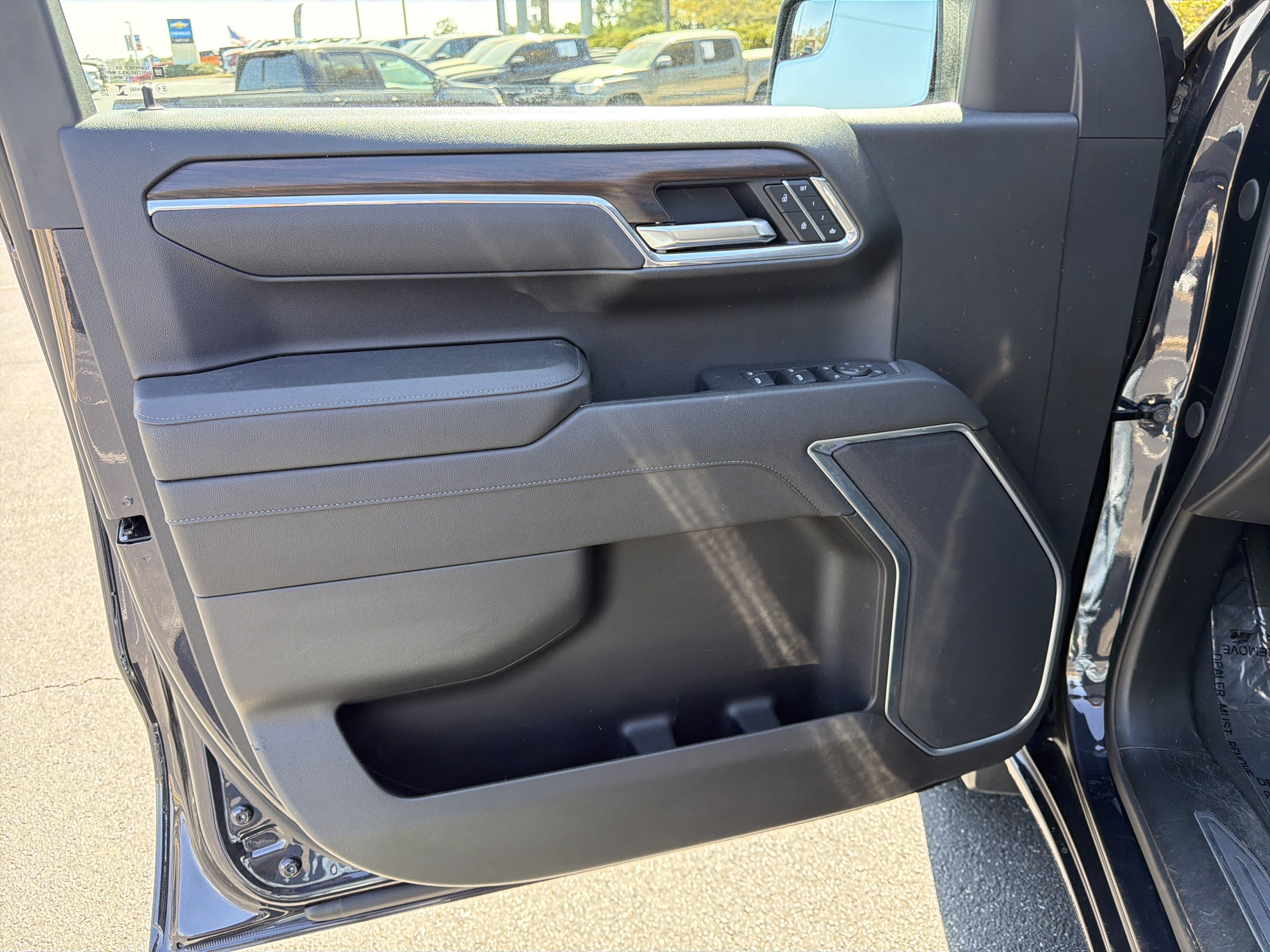 Used 2025 GMC Sierra 1500 SLT AWD/4WD image 10