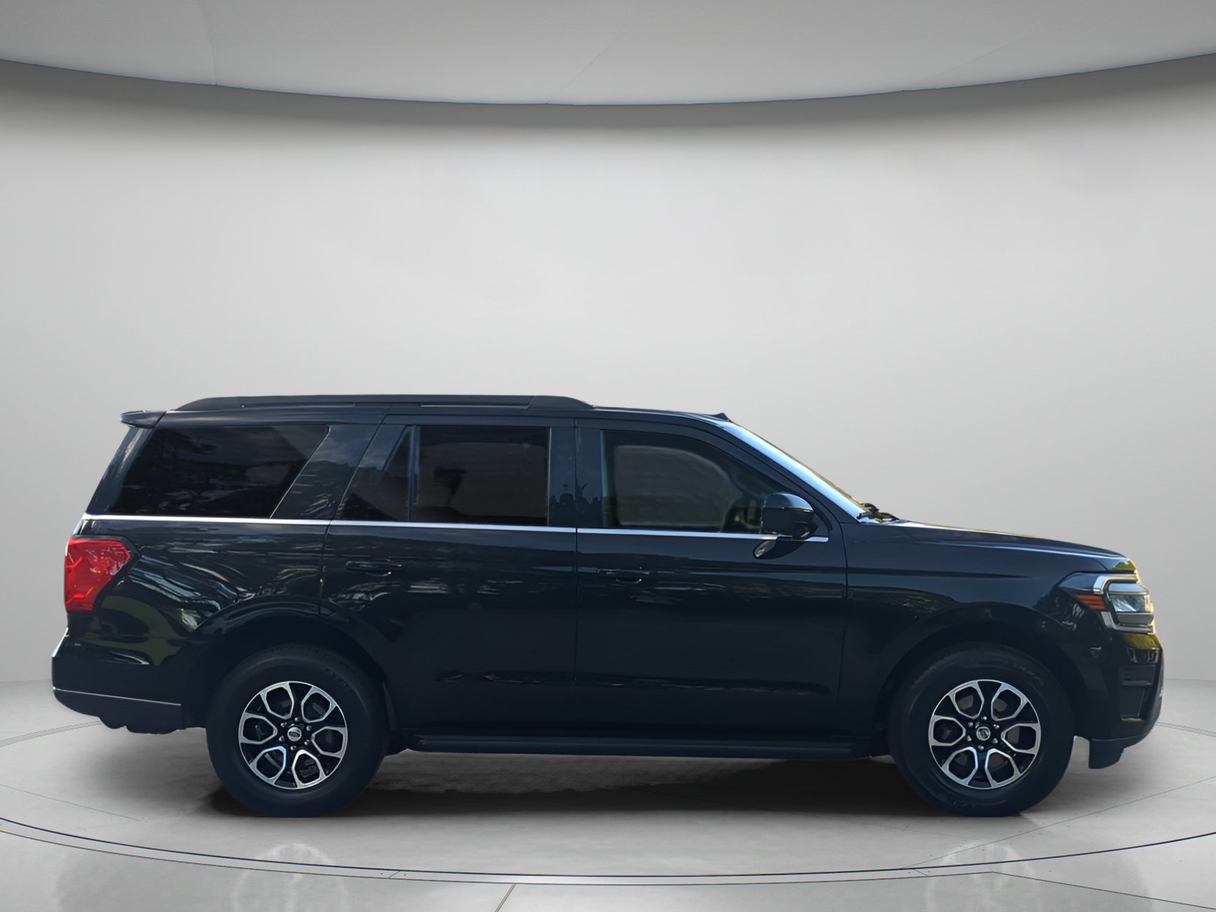 Certified 2024 Ford Expedition XLT RWD image 39