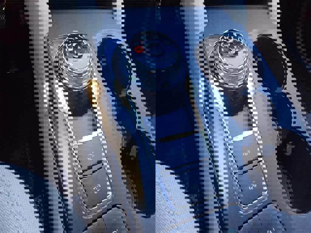 Used 2020 Ford Escape SE image 16