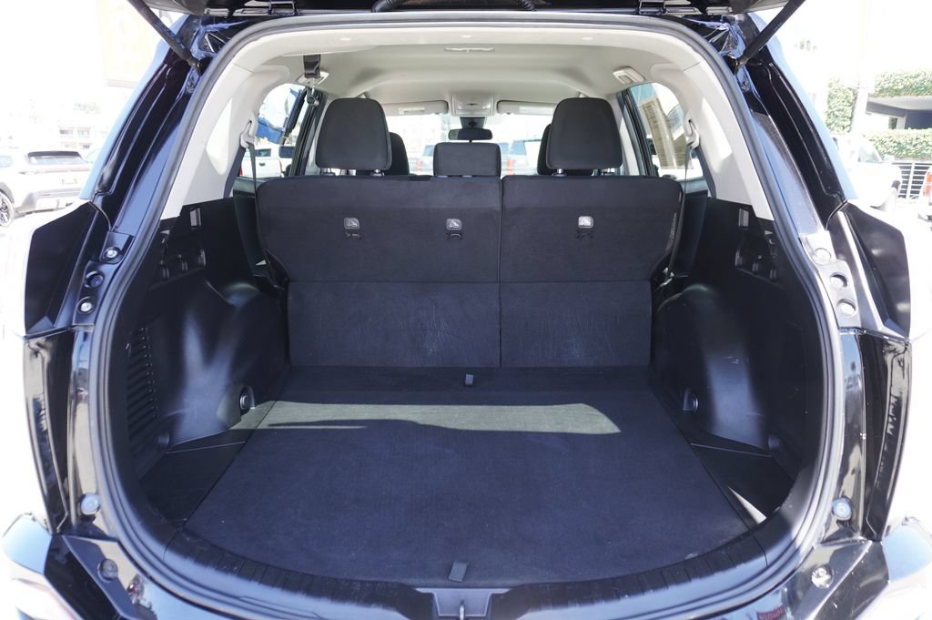 Used 2018 Toyota RAV4 LE w/ All Weather Liner Package FWD image 9