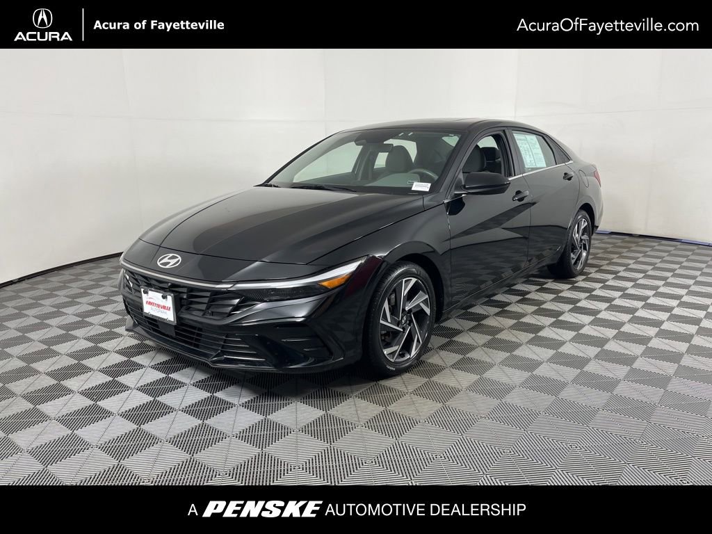 Used 2025 Hyundai Elantra SEL image 1