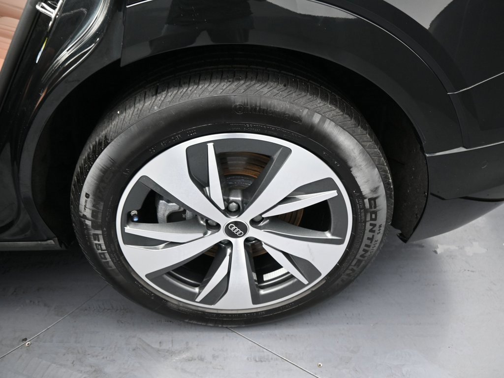 Used 2024 Audi Q8 e-tron Premium Plus image 48
