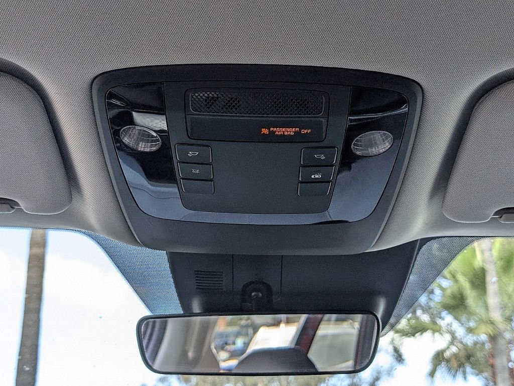 Used 2024 Kia Carnival LX FWD image 25