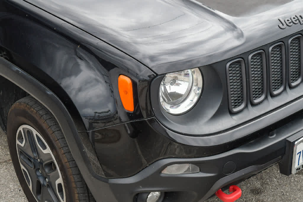 Used 2016 Jeep Renegade Trailhawk w/ Premium Trailhawk Package AWD/4WD image 20