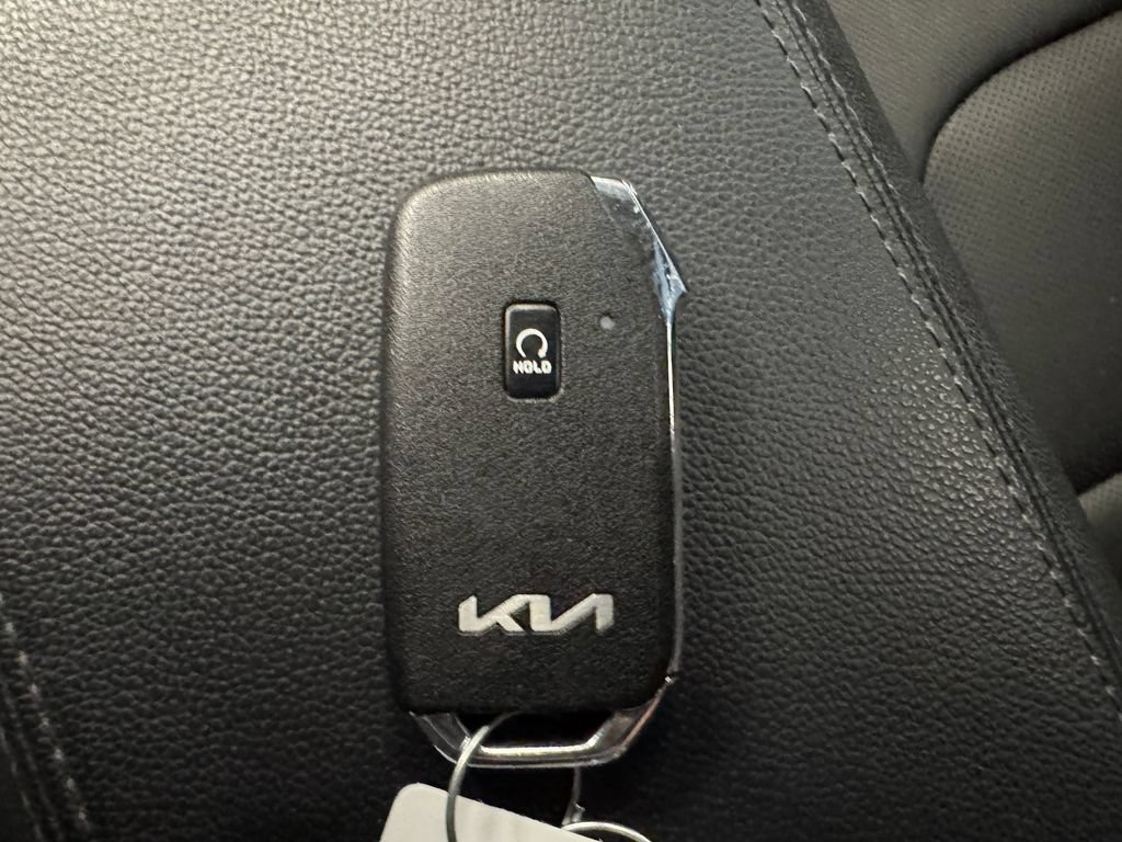 Used 2023 Kia Sportage EX AWD/4WD image 17