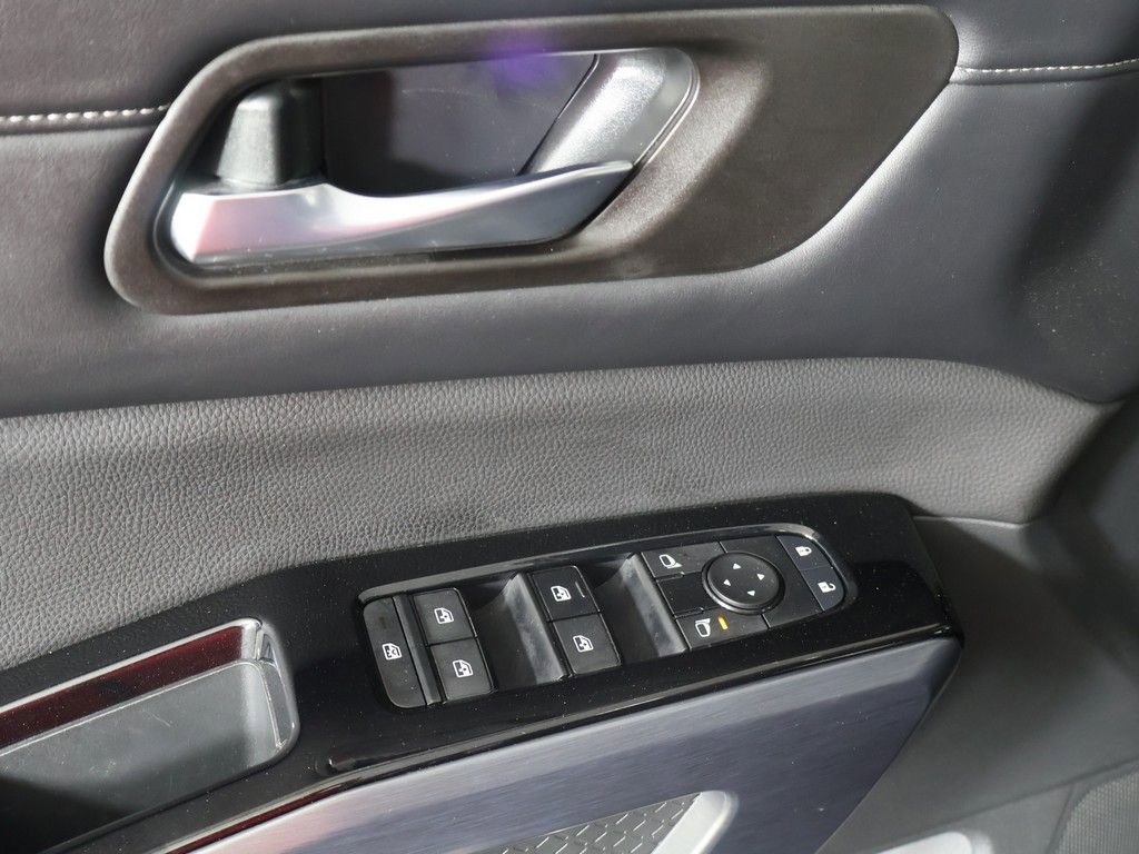 Used 2024 Nissan Pathfinder SL AWD/4WD image 36