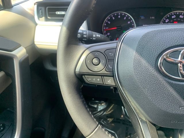 Used 2020 Toyota RAV4 XLE Premium FWD image 19