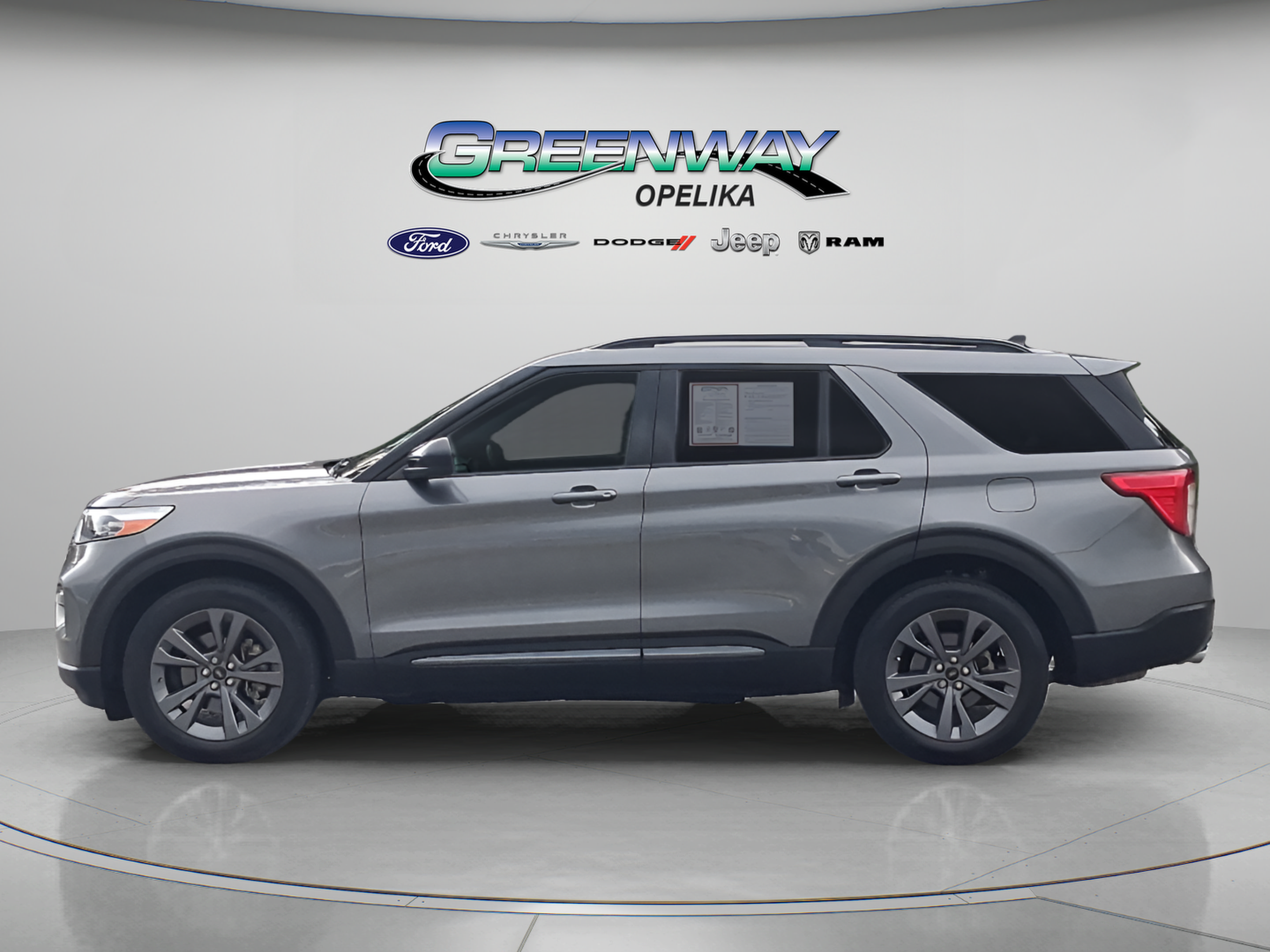 Used 2024 Ford Explorer XLT w/ Equipment Group 202A AWD/4WD image 4