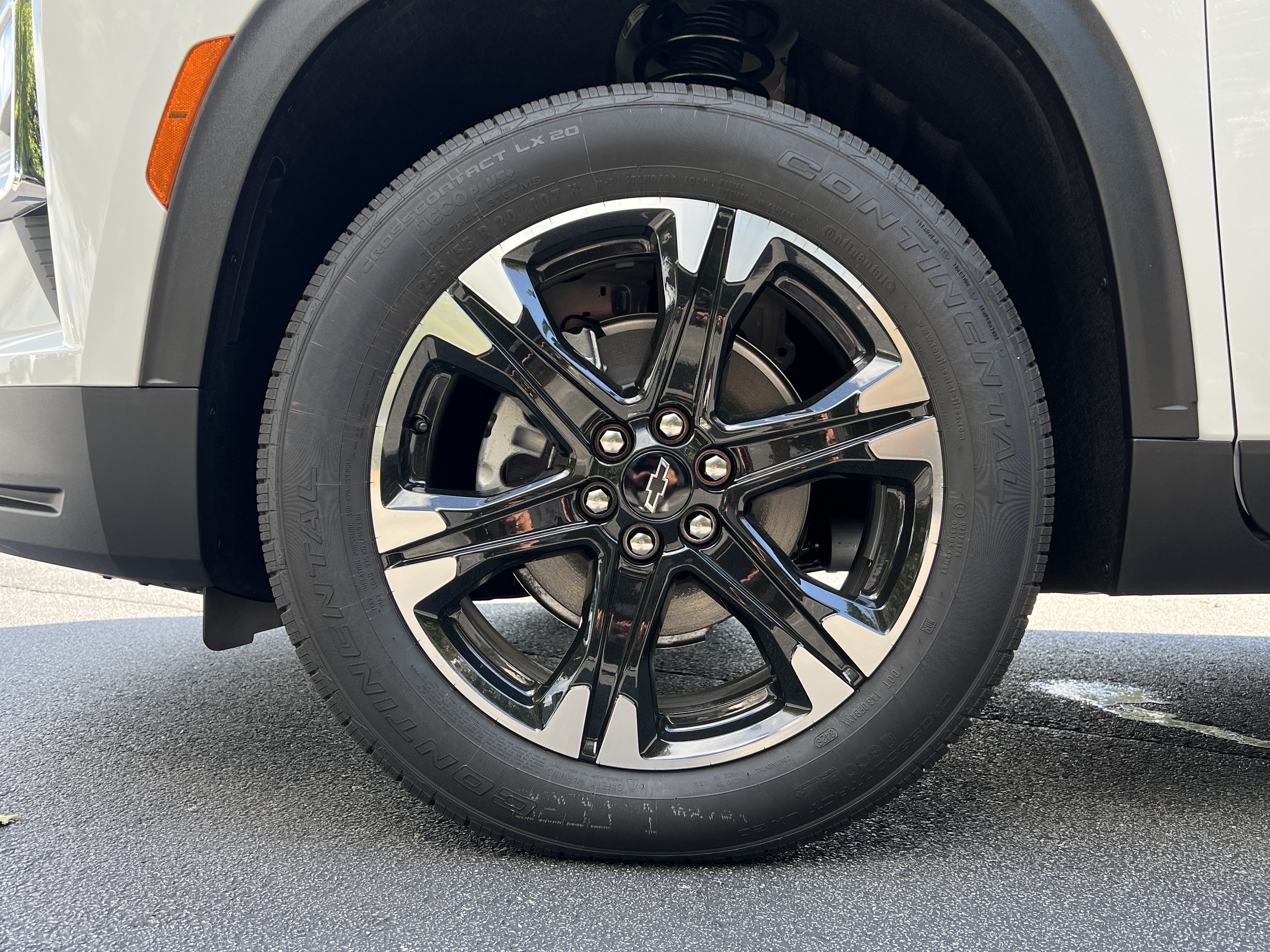 New 2027 Chevrolet Traverse LT w/ Sun and Wheel Package FWD image 40