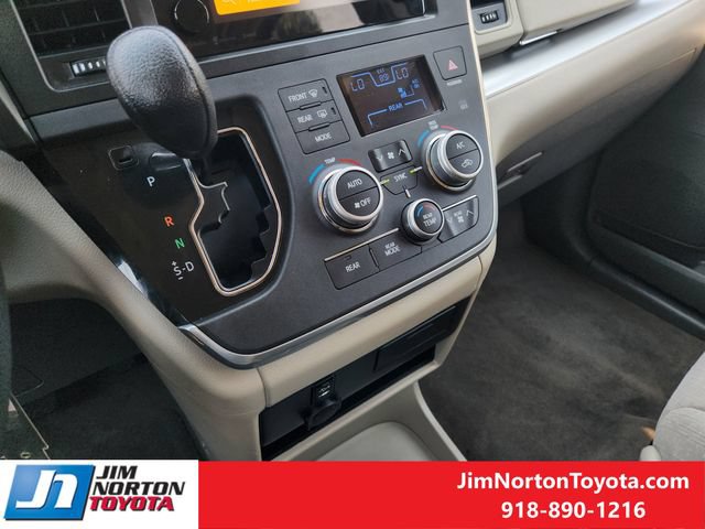 Used 2017 Toyota Sienna LE FWD image 20