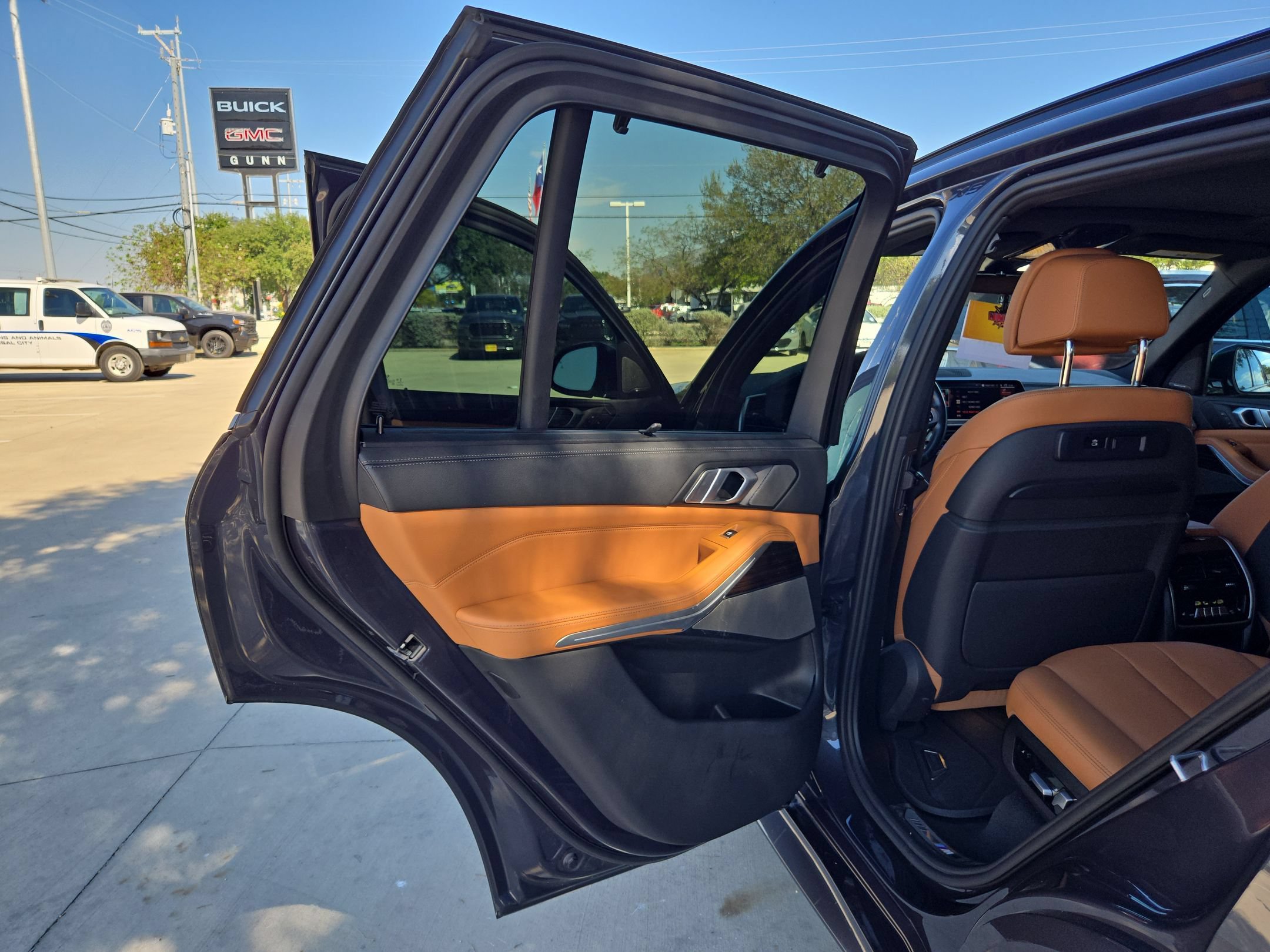 Used 2021 BMW X5 xDrive40i AWD/4WD image 14